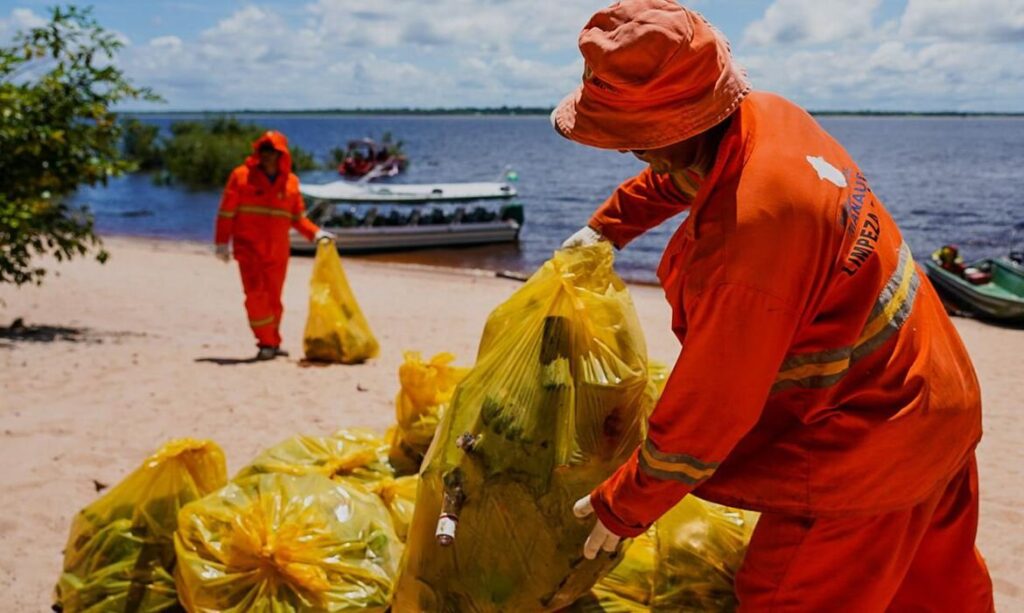 Retirada do lixo no mar