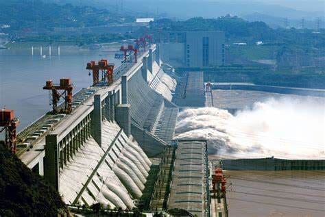 Geração de energia hidrelétrica usina