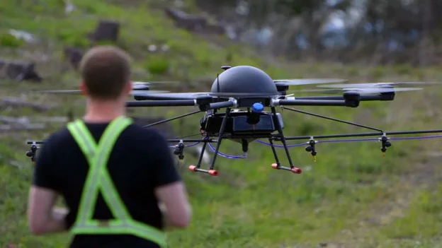 Drones plantando árvores para restaurar florestas