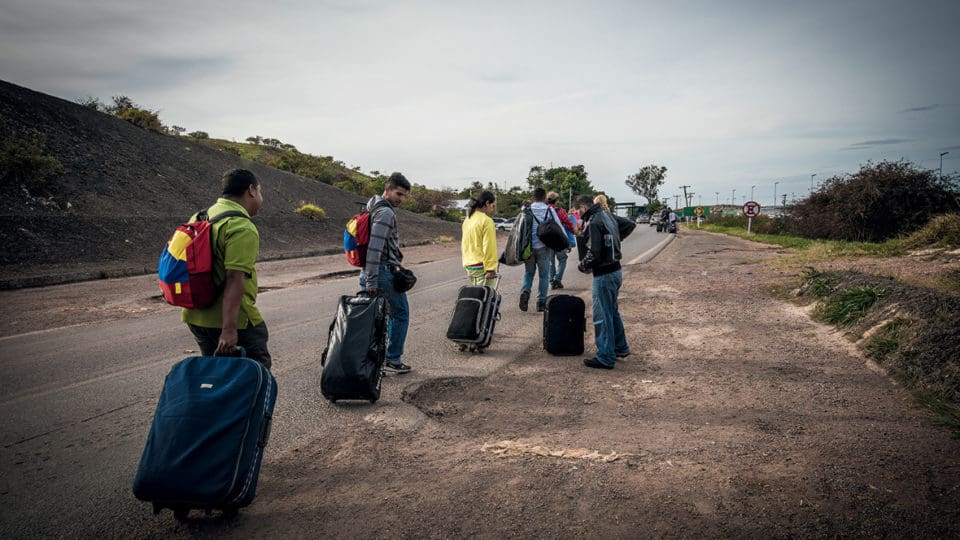 Imigrantes venezuelanos chegando ao Brasil