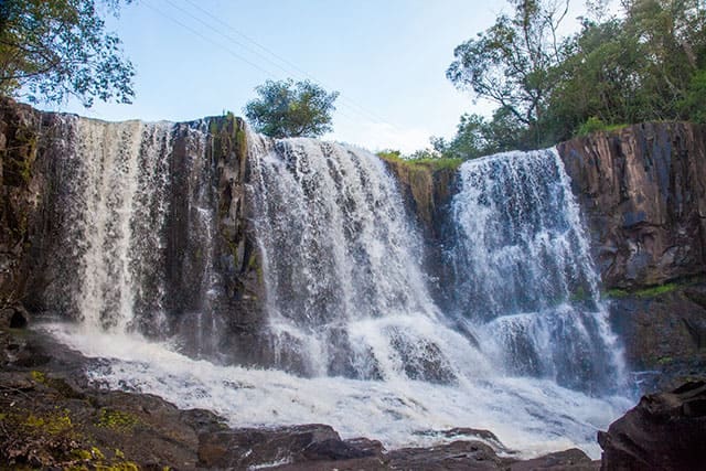 Cachoeira após trilha no Lago Azul