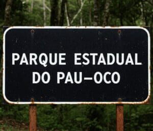 Parque Estadual do Pau-Oco, placa gravada com o nome do parque