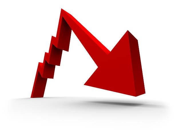 Um seta apontando para baixo exemplifica os 8 RS do decrescimento econômico