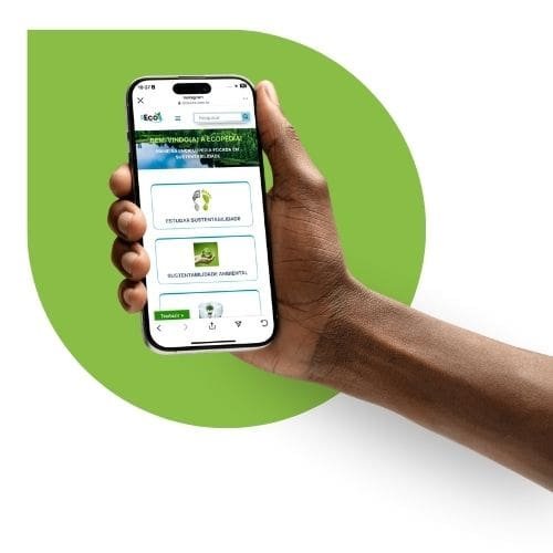 Mão segurando um celular que mostra a Ecopédia e demonstrando que se trata de site sobre sustentabilidade