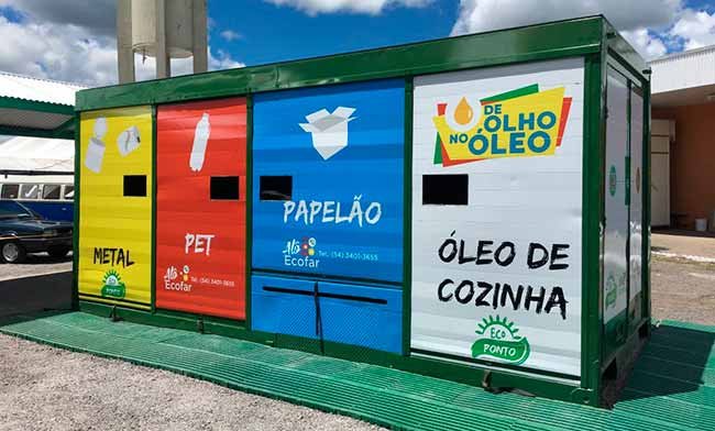 A imagem bem colorida mostra os PEVs, os quais são pontos de coleta seletiva e entrega voluntária de materiais recicláveis