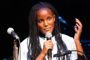 Vanessa Nakate de Uganda, defendendo questões relativas às mudanças climáticas