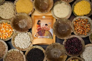 Vários alimentos naturais em volta de uma embalagem com certificação orgânica