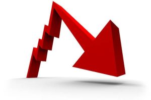 Um seta apontando para baixo exemplifica os 8 RS do decrescimento econômico